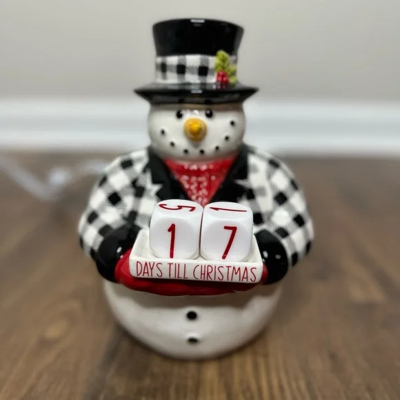 Kickoff to Christmas Scentsy Warmer - Picture 1 of 7
